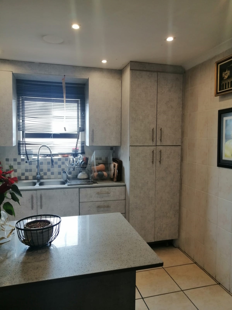 2 Bedroom Property for Sale in Sea Breeze Western Cape